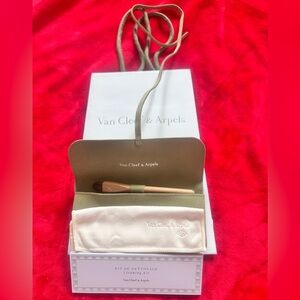 VAN CLEEF & ARPELS Jewelry cleaning kit( Authentic)